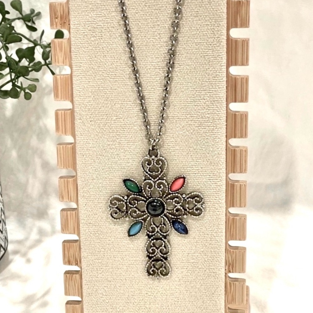🥳BOGO! Avon “Romanesque” Silver Tone Filigree Cross Necklace w Colorful Stones.